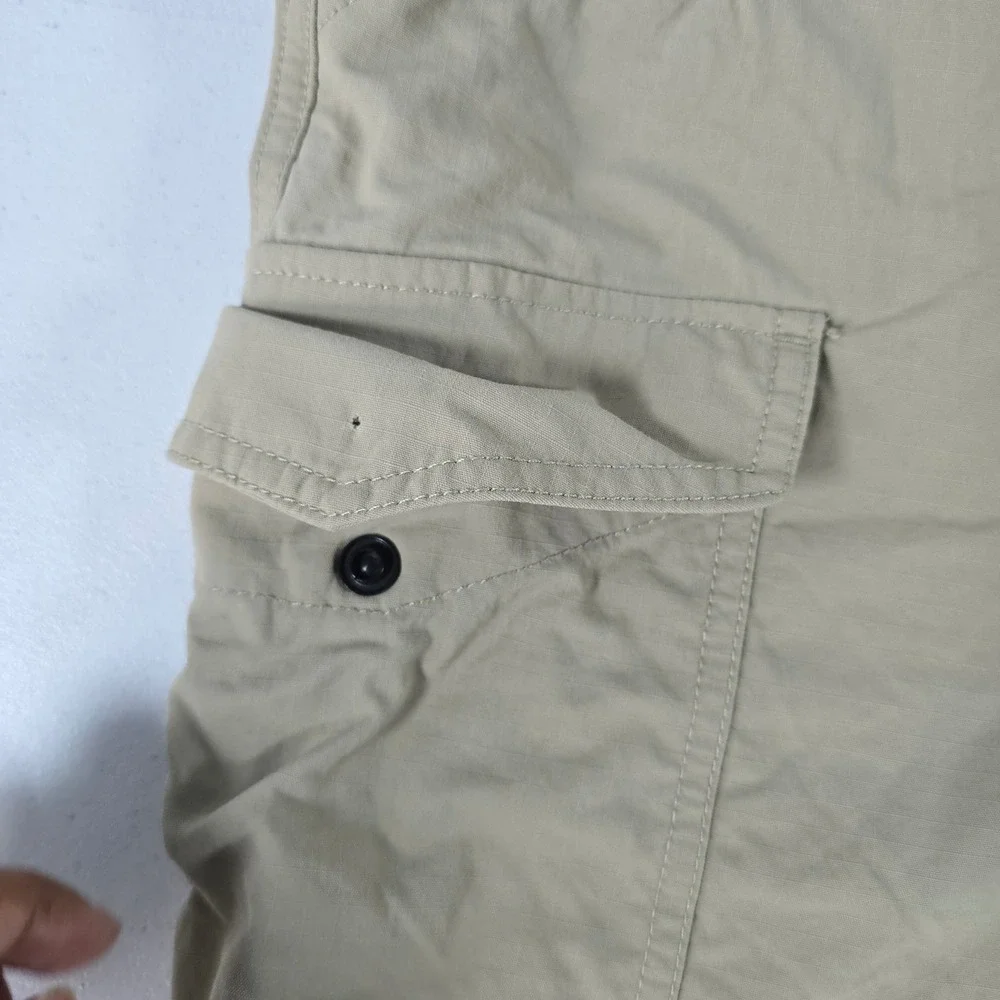 Duluth Trading Co Mens Khaki Tan Nylon Ripstop Cargo Shorts 18262 Size 46 11in